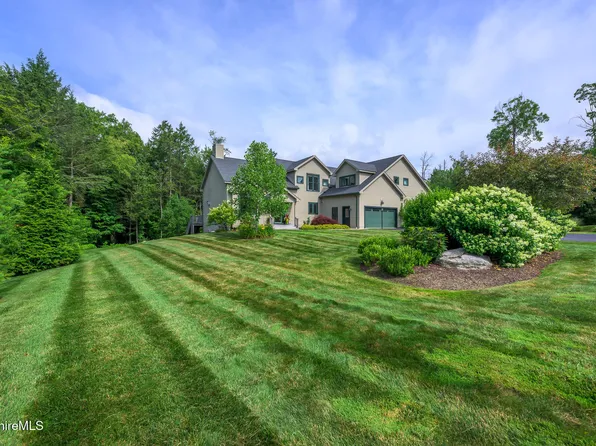 560 Mallard Ln, Lee, MA 01238