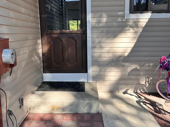 7 Lily Ct, Edison, NJ 08820