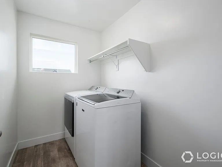 164 N Valcrest Dr — Photo 12