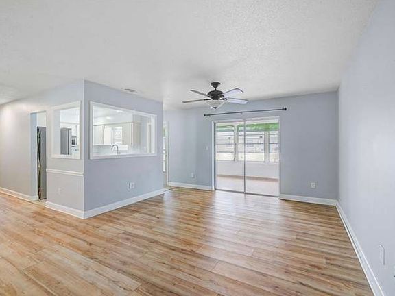 3rd image of 2813 21st Ave W