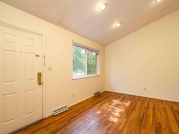 5th image of 77 W Northwood Ave APT D