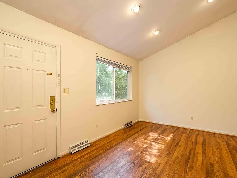 77 W Northwood Ave #C — Photo 5