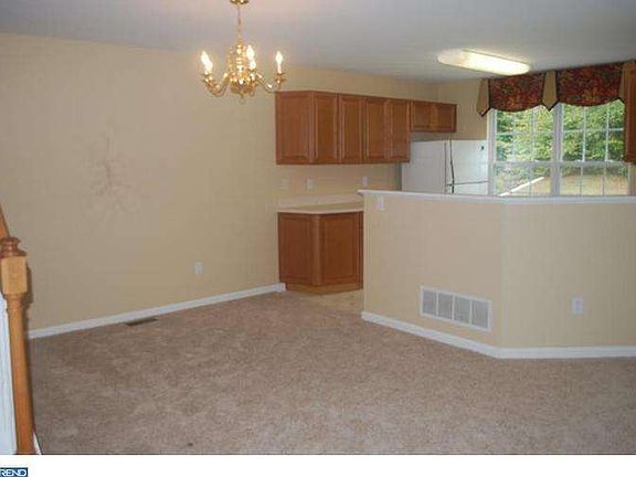 5th image of 207 Beckington Ct