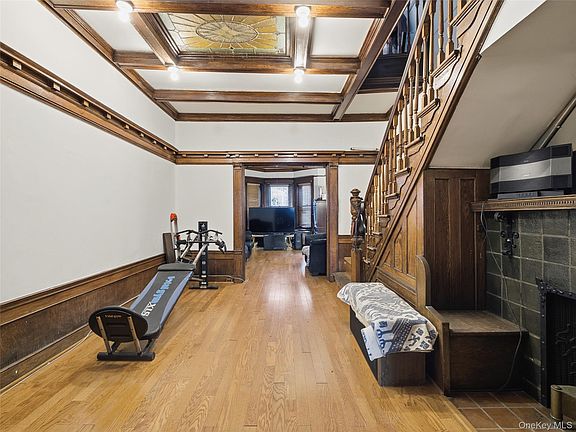 3rd image of 372 Parkside Avenue