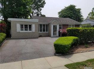 168 Tottenham Rd, Lynbrook, NY 11563
