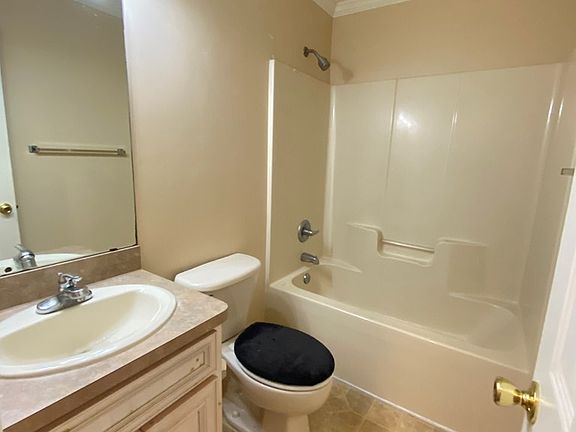 5th image of 3240 Oak Garden Dr
