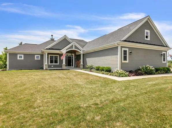 527 Meadow Breeze LANE, Grafton, WI 53024