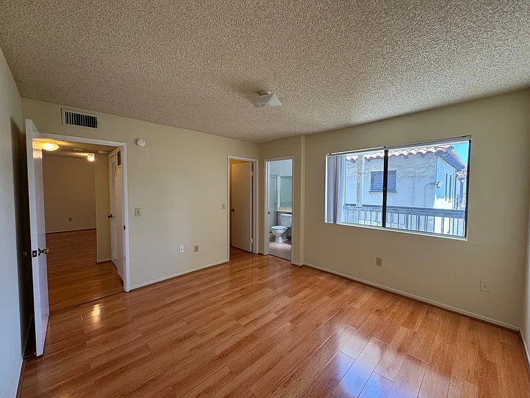 1004 E Garfield Ave — Photo 10