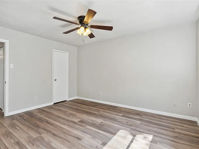 556 Hawthorne Dr — Photo 14