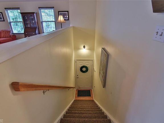 5th image of 1504B Briarwood Ln