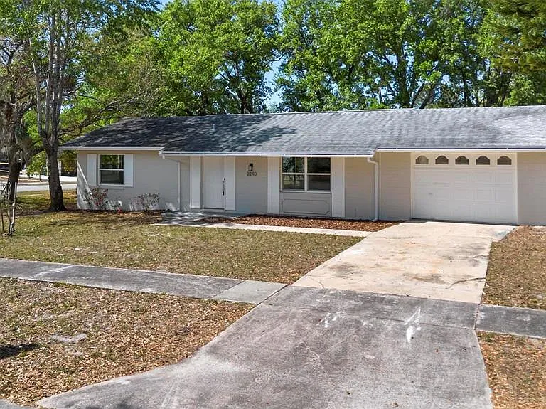 2240 Conway Dr — Photo 3