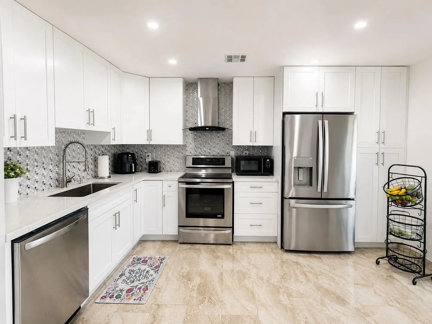 2 bed, 2.0 bath, 910 sqft, $2,300 — Photo 1