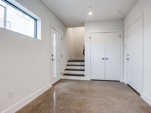 4th image of 2217 Moser Ave #206