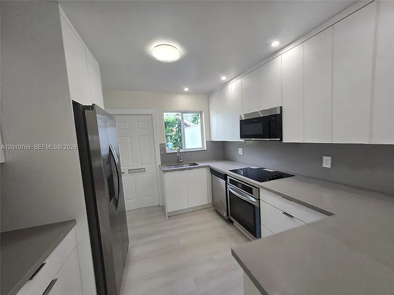 834 Raymond St — Photo 58