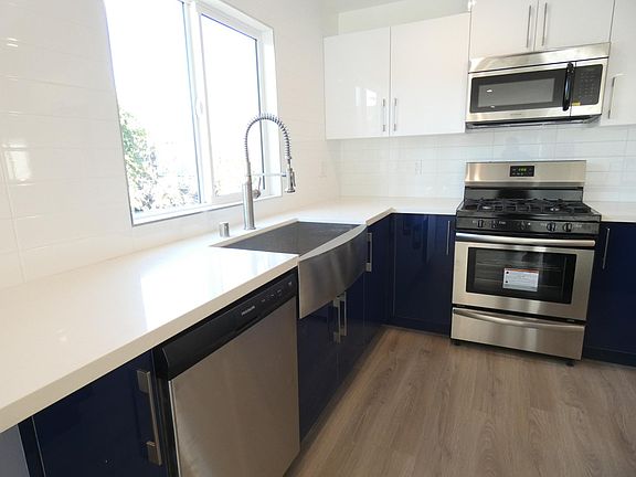 4th image of 10835 Blix St #2