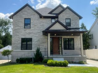 2668 Manchester Rd, Birmingham, MI 48009