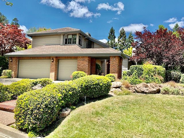 1st image of 10 Birchwood Pl