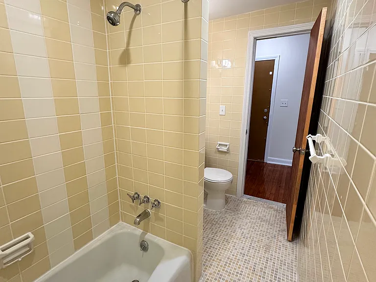 1315 Commonwealth Ave #404 — Photo 11