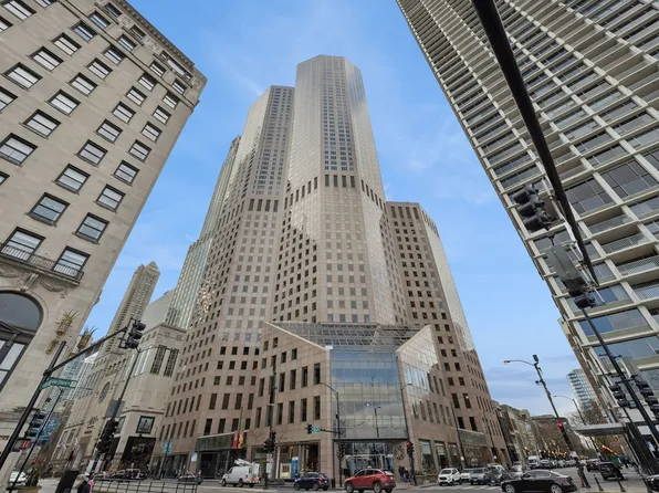 950 N Michigan Ave APT 3805, Chicago, IL 60611