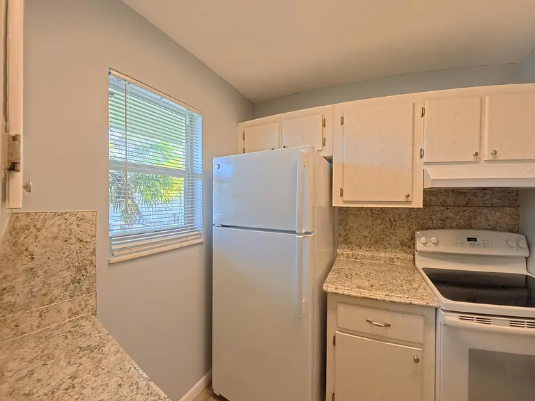2301 SE 4th St #12 — Photo 16