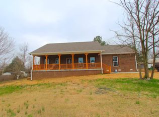 1203 Hillview Ln, Chapmansboro, TN 37035