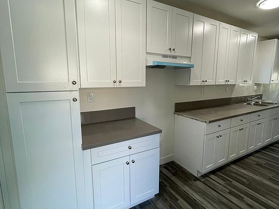 3rd image of 1040 W 92nd St #0