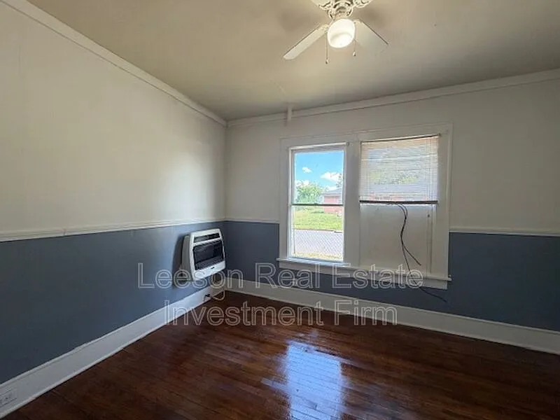 3 bed, 1.0 bath, 1400 sqft, $860 — Photo 3