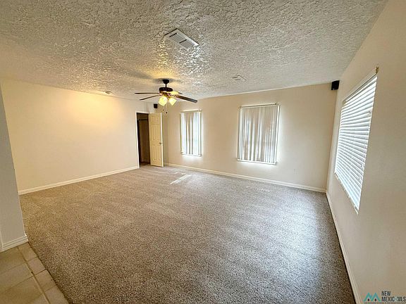 5th image of 905 W 17th St