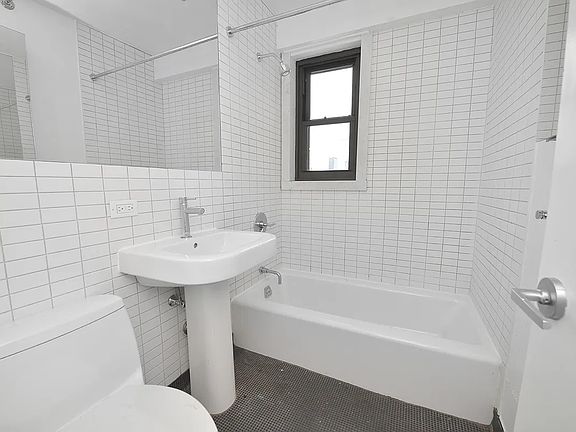 4th image of 222 E 39th St APT 20E