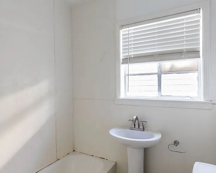 1306 Avenue R — Photo 14