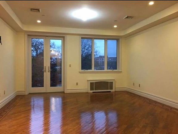 4th image of 1674 E 22nd St APT 4B