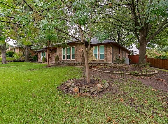 3rd image of 605 Lake Meadows Dr