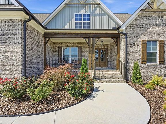 4th image of 986 Medinah Dr