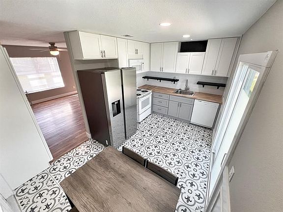 2nd image of 271 NW Archer Ave