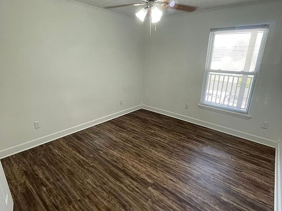 4th image of 145 Lois Ln #595c2737c