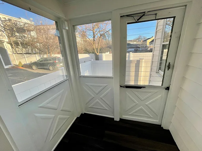 131 Ashley St — Photo 14