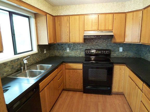 4th image of 200 Sherwood Ln