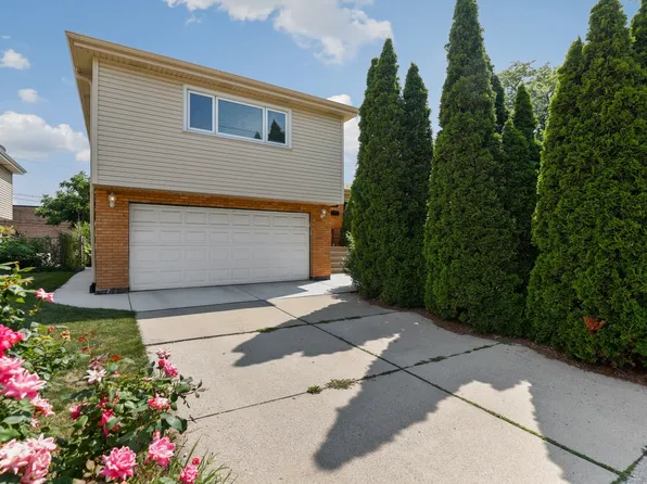 4701 W 102nd St, Oak Lawn, IL 60453