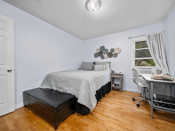 3rd image of 430 Spring St