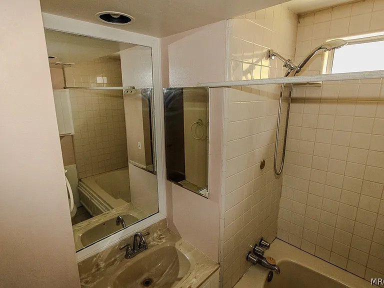 870 Ash Ln — Photo 18