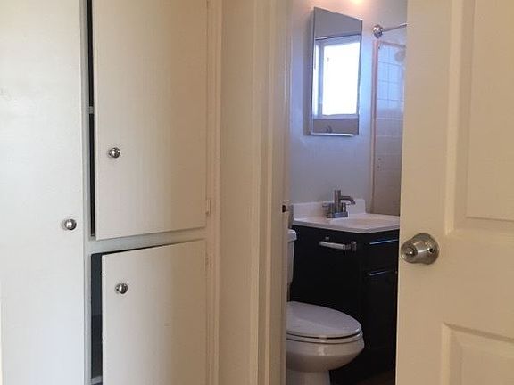 3rd image of 1018 N Mariposa Ave APT 25