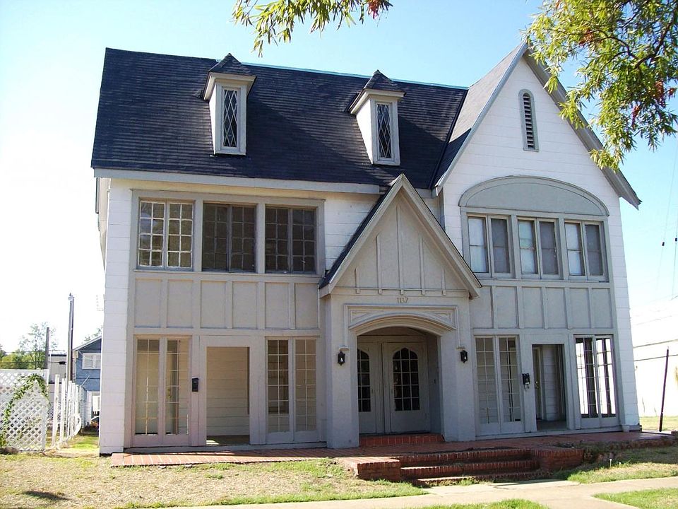 Exterior Front View 1