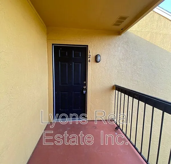 2855 Winkler Ave #124 — Photo 18