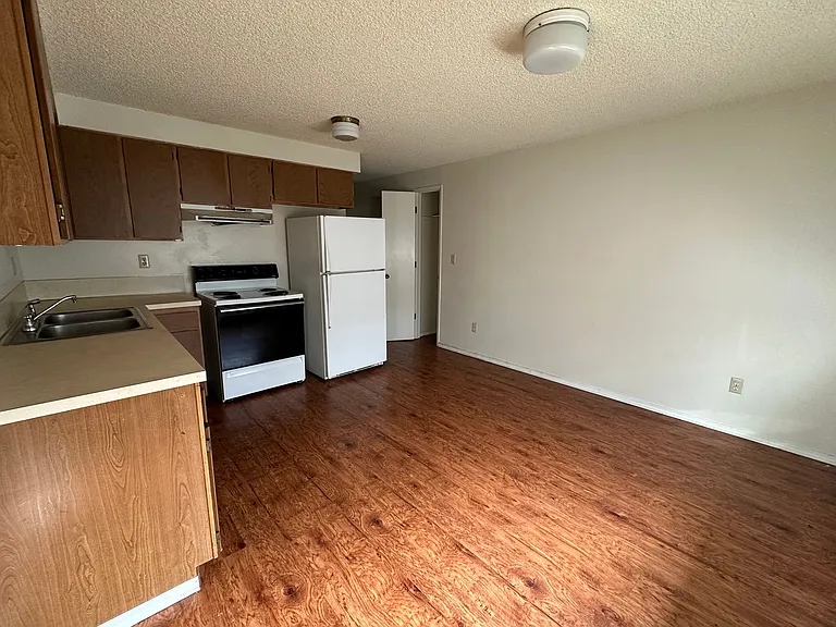 355 E 5th Ave — Photo 21