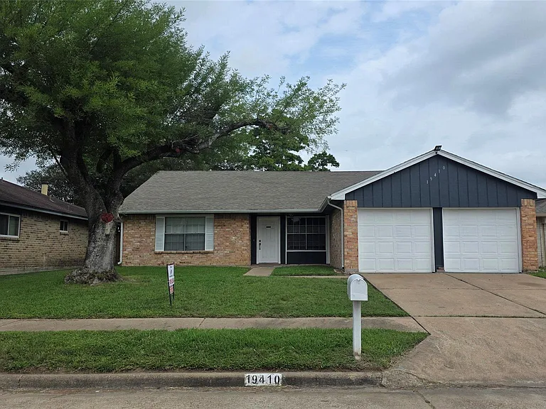 19410 Westhaven Dr — Photo 1