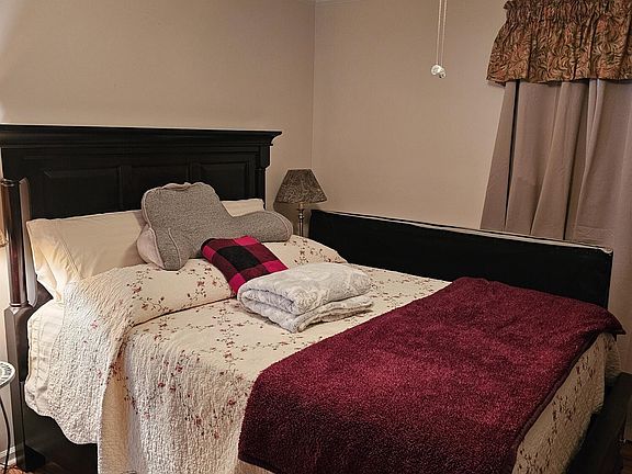 3rd image of 877 Laurel Circle