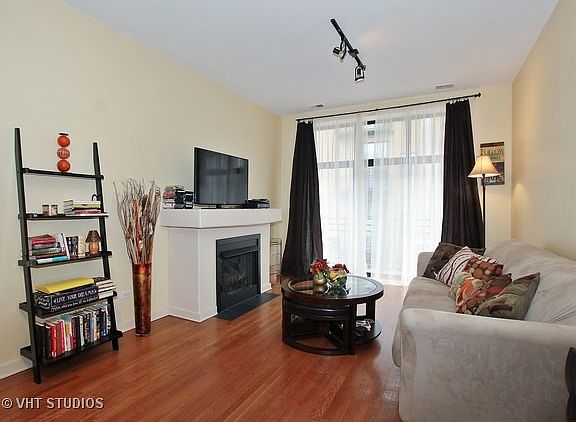 2nd image of 1910 S Michigan Ave APT 303
