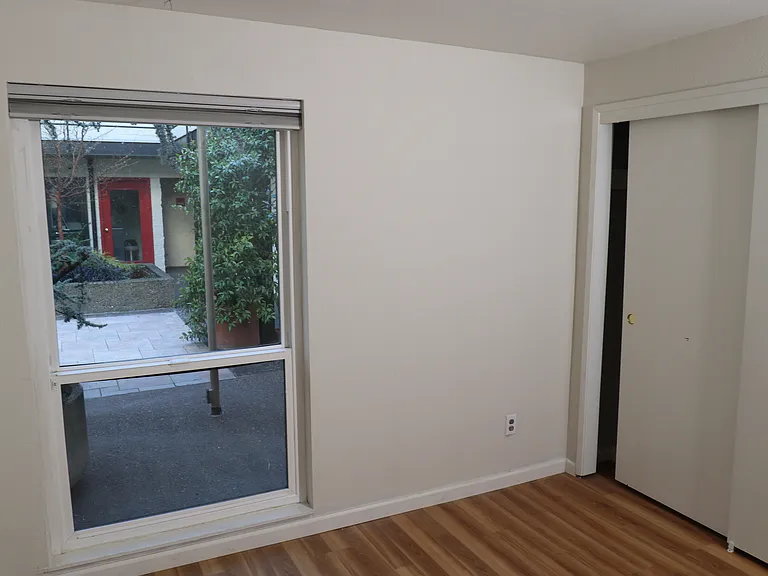 1925 NW Hoyt St — Photo 11