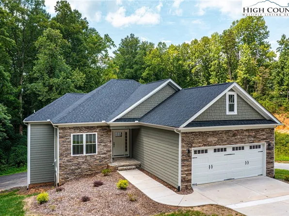 402 NE Scarlett Oak Court, Lenoir, NC 28645