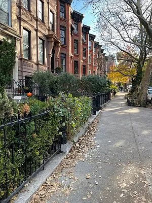 Sold by Townsley & Gay, LLC | media 32